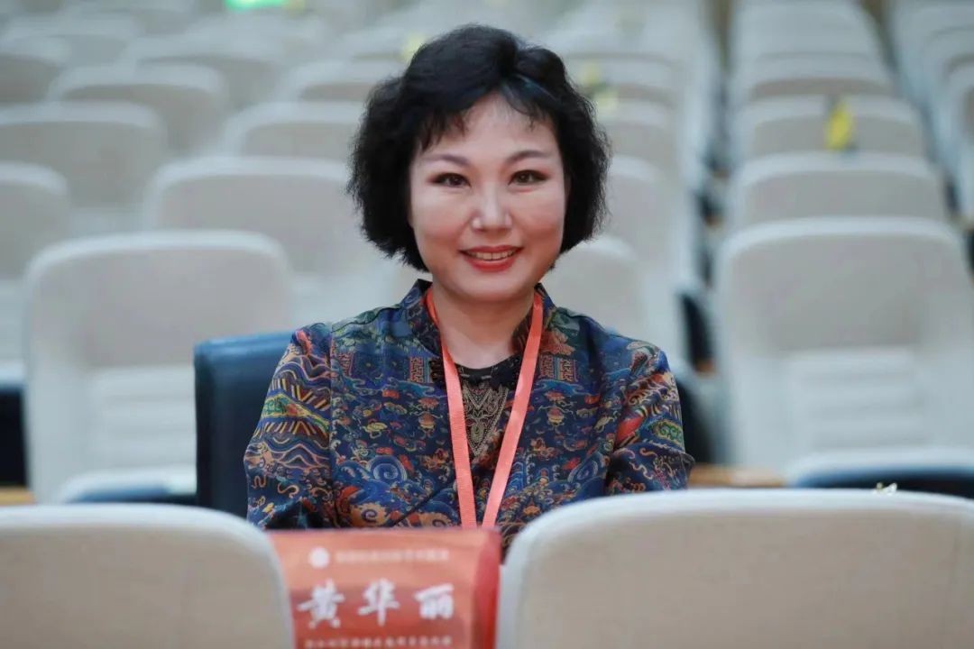 黄华丽.jpg
