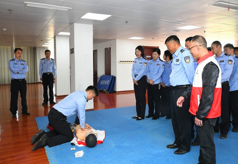 急救技能强警魂 警红携手护平安——砀山县红十字会走进县公安局开展应急救护资格认证培训